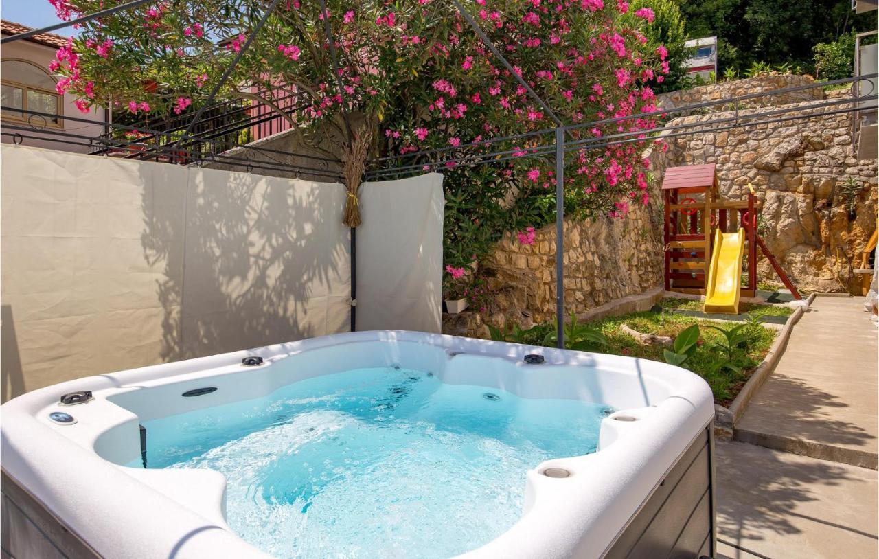 1 Bedroom Gorgeous Apartment In Mošćenička Draga Екстериор снимка