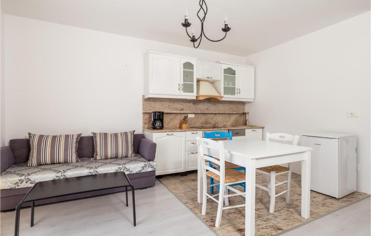 1 Bedroom Gorgeous Apartment In Mošćenička Draga Екстериор снимка