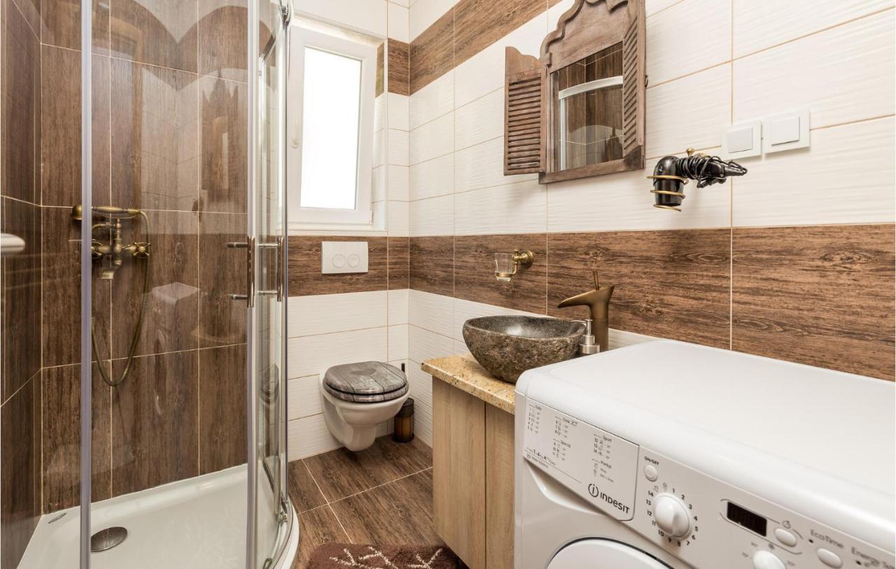 1 Bedroom Gorgeous Apartment In Mošćenička Draga Екстериор снимка