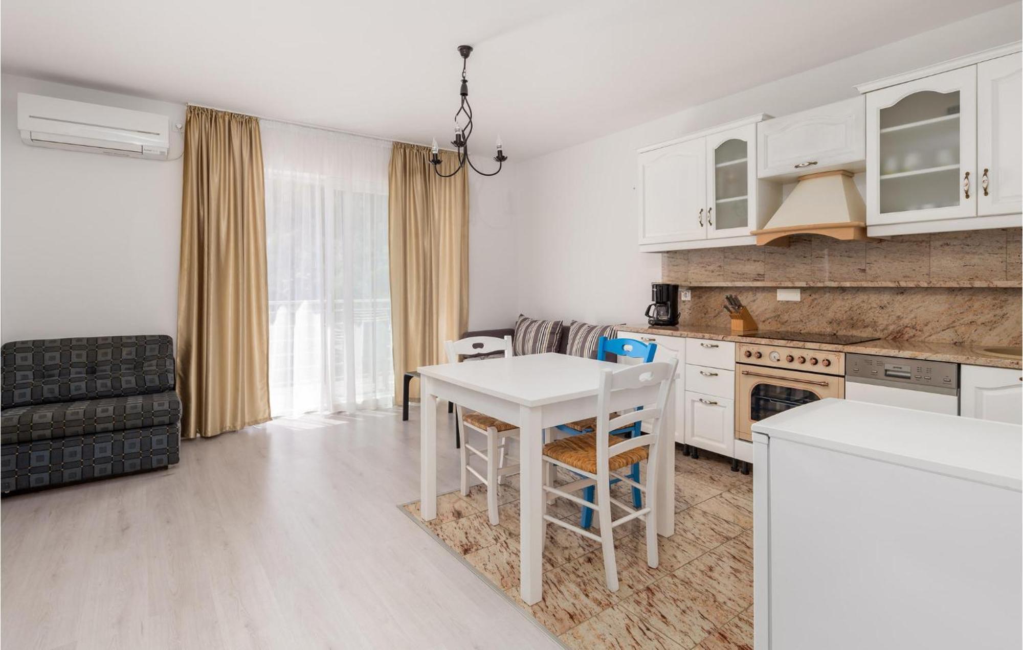 1 Bedroom Gorgeous Apartment In Mošćenička Draga Екстериор снимка