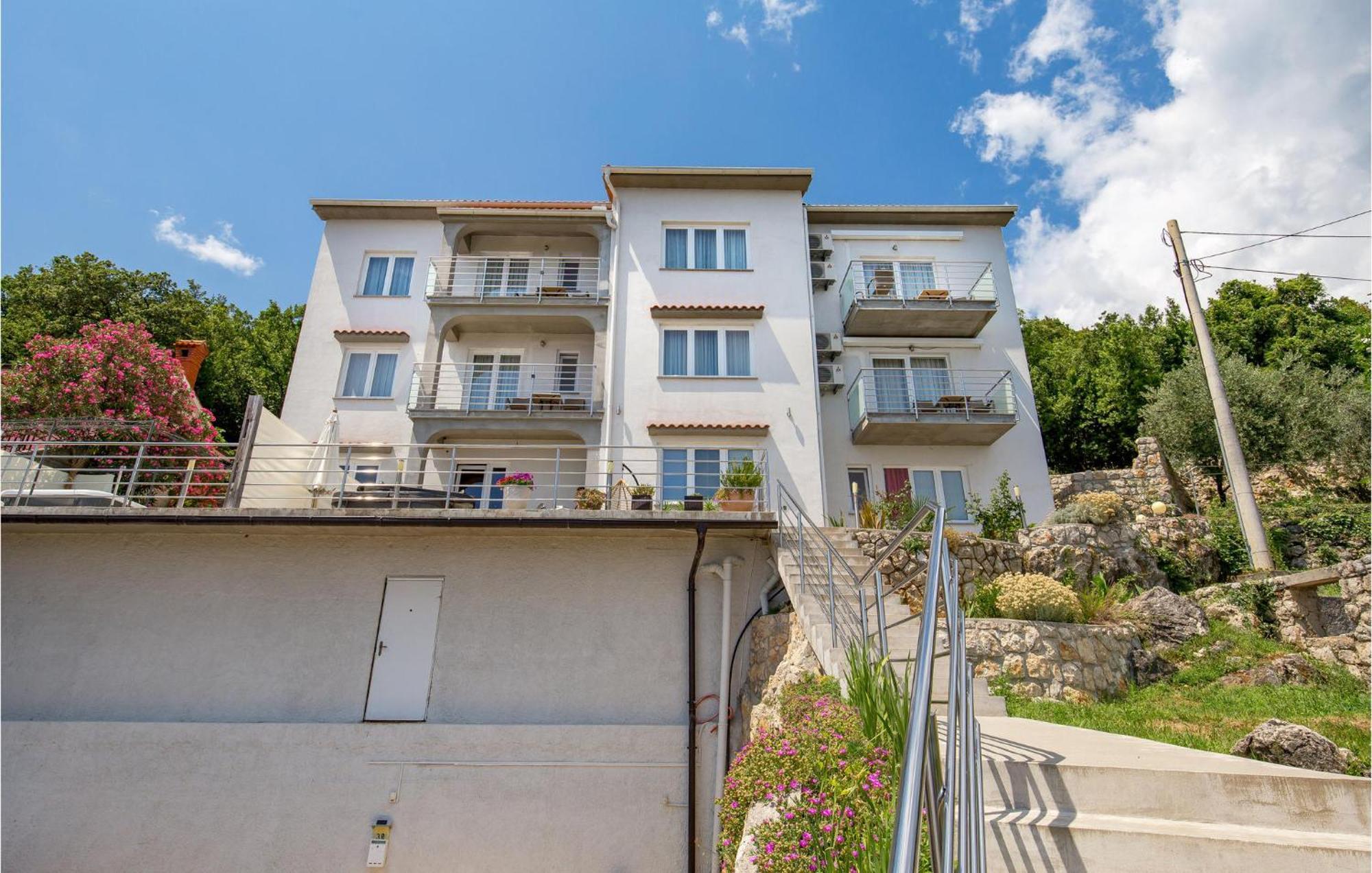 1 Bedroom Gorgeous Apartment In Mošćenička Draga Екстериор снимка